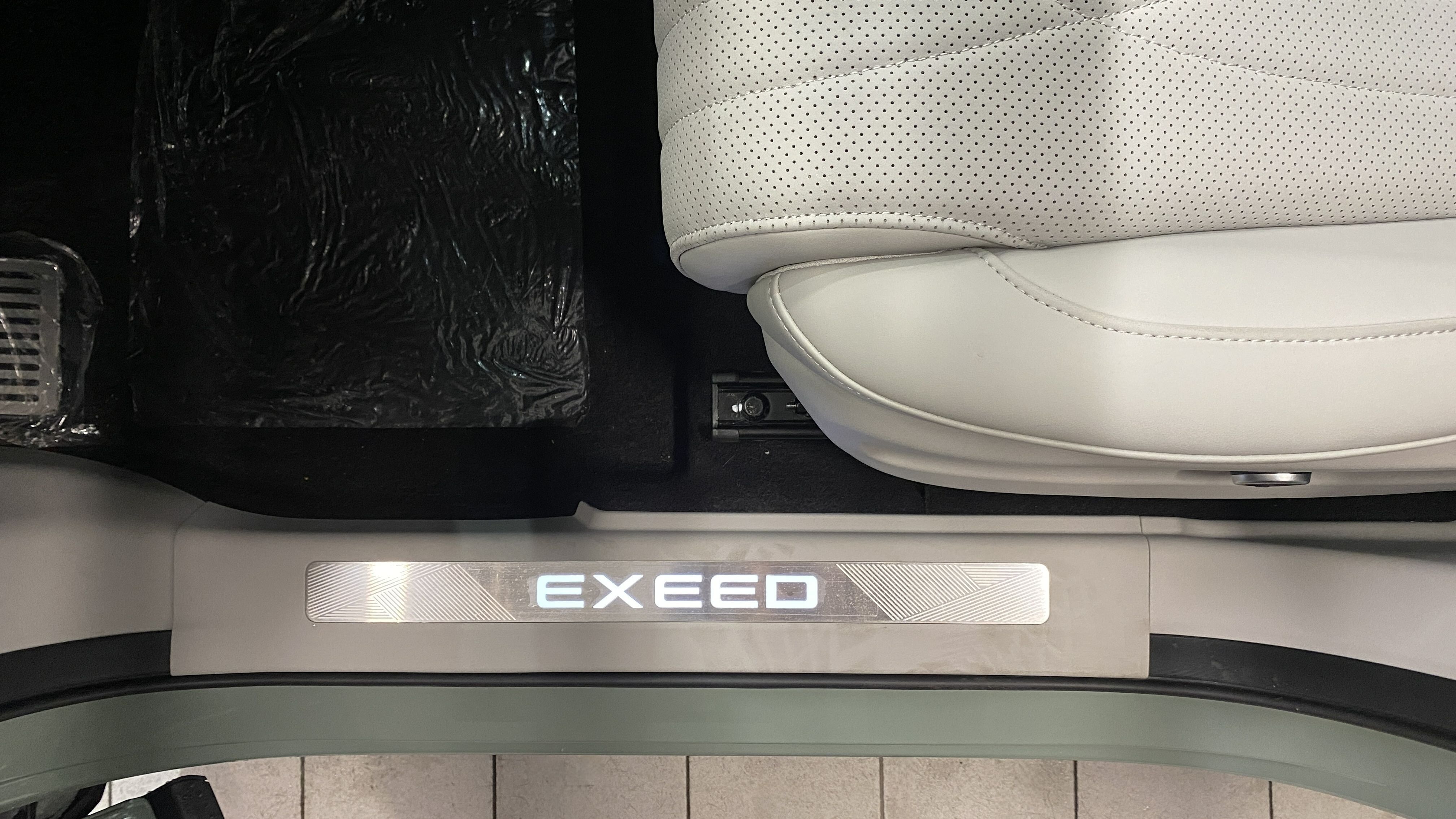 Exeed RX Platinum