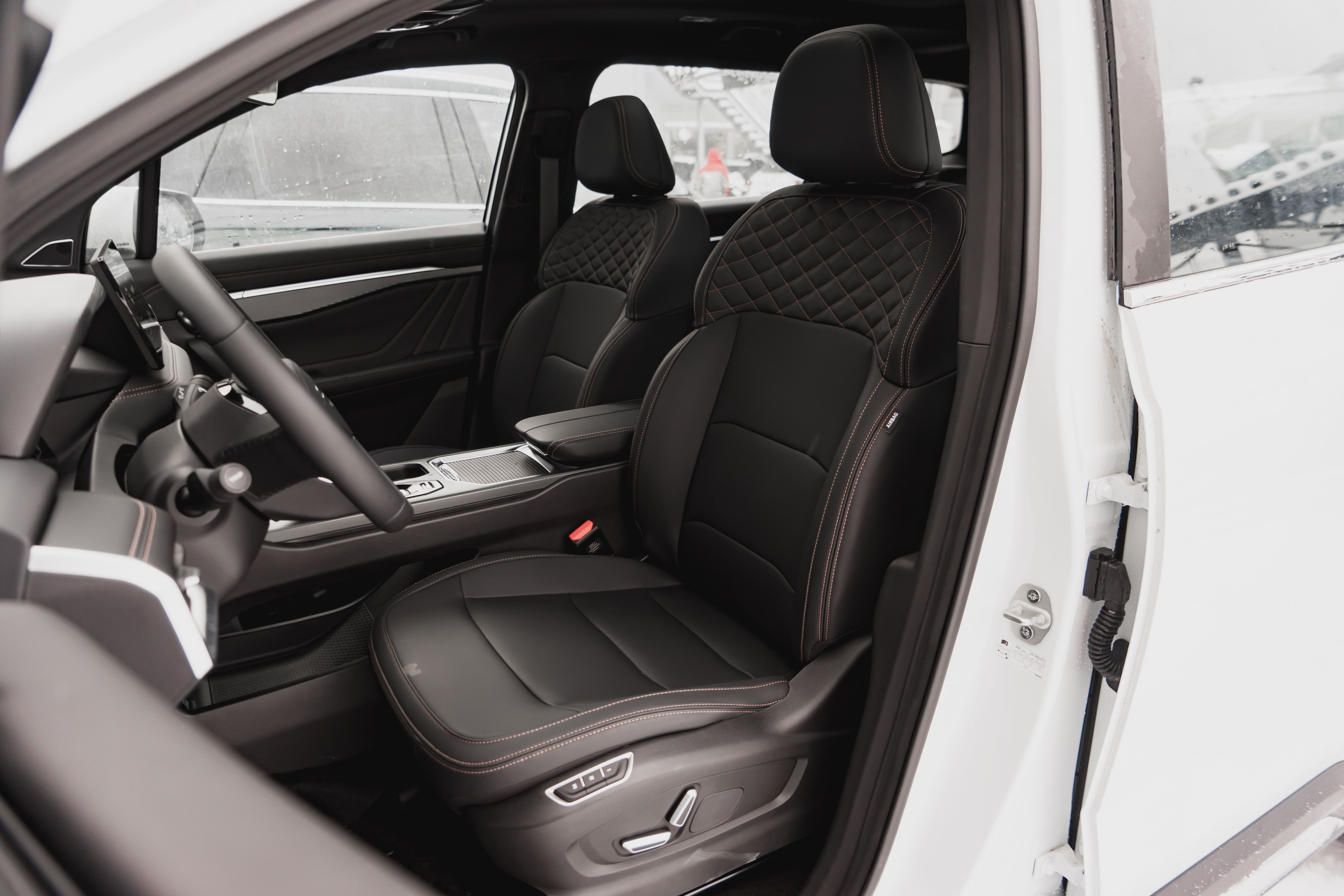 Geely OKAVANGO Flagship