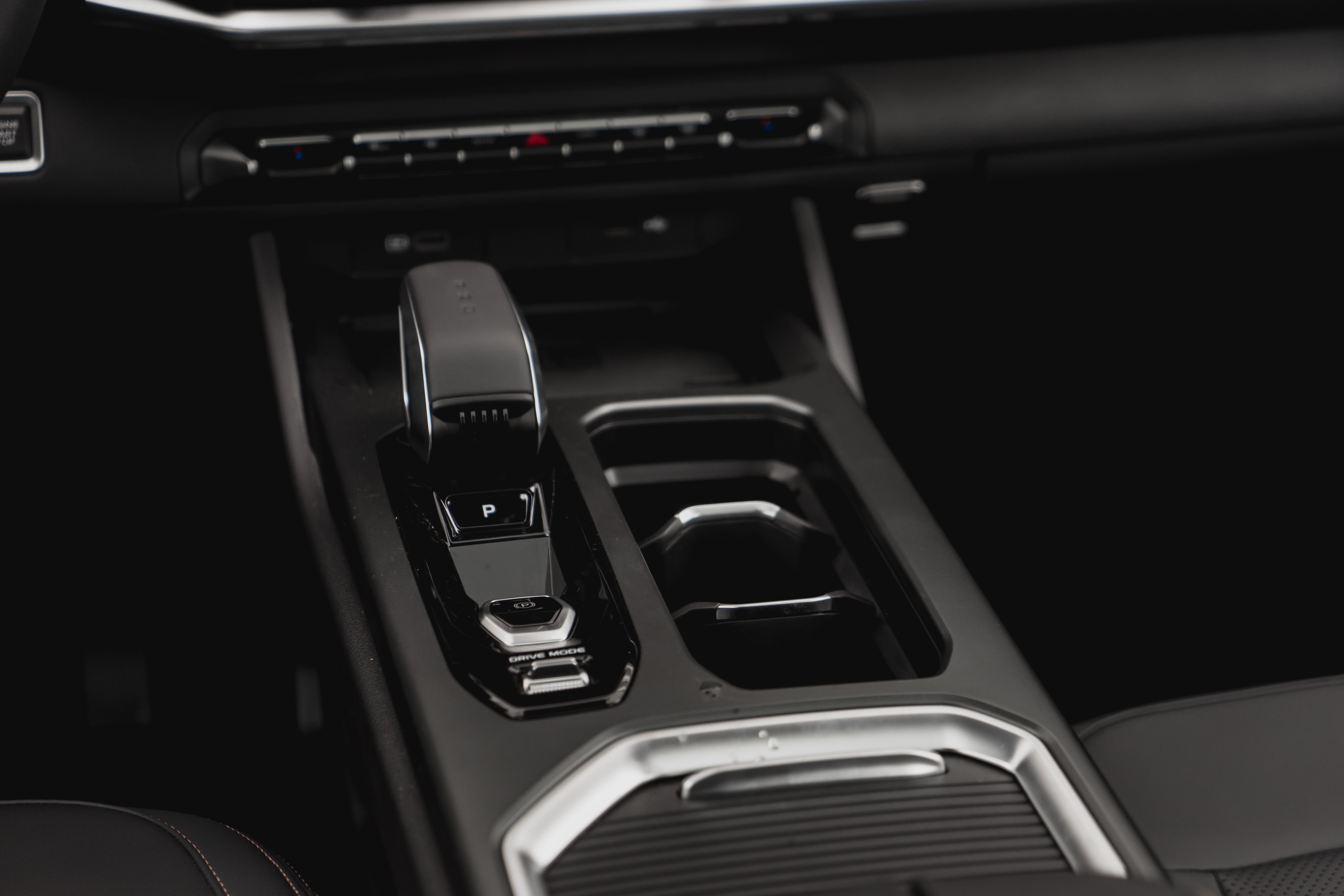 Geely OKAVANGO Flagship