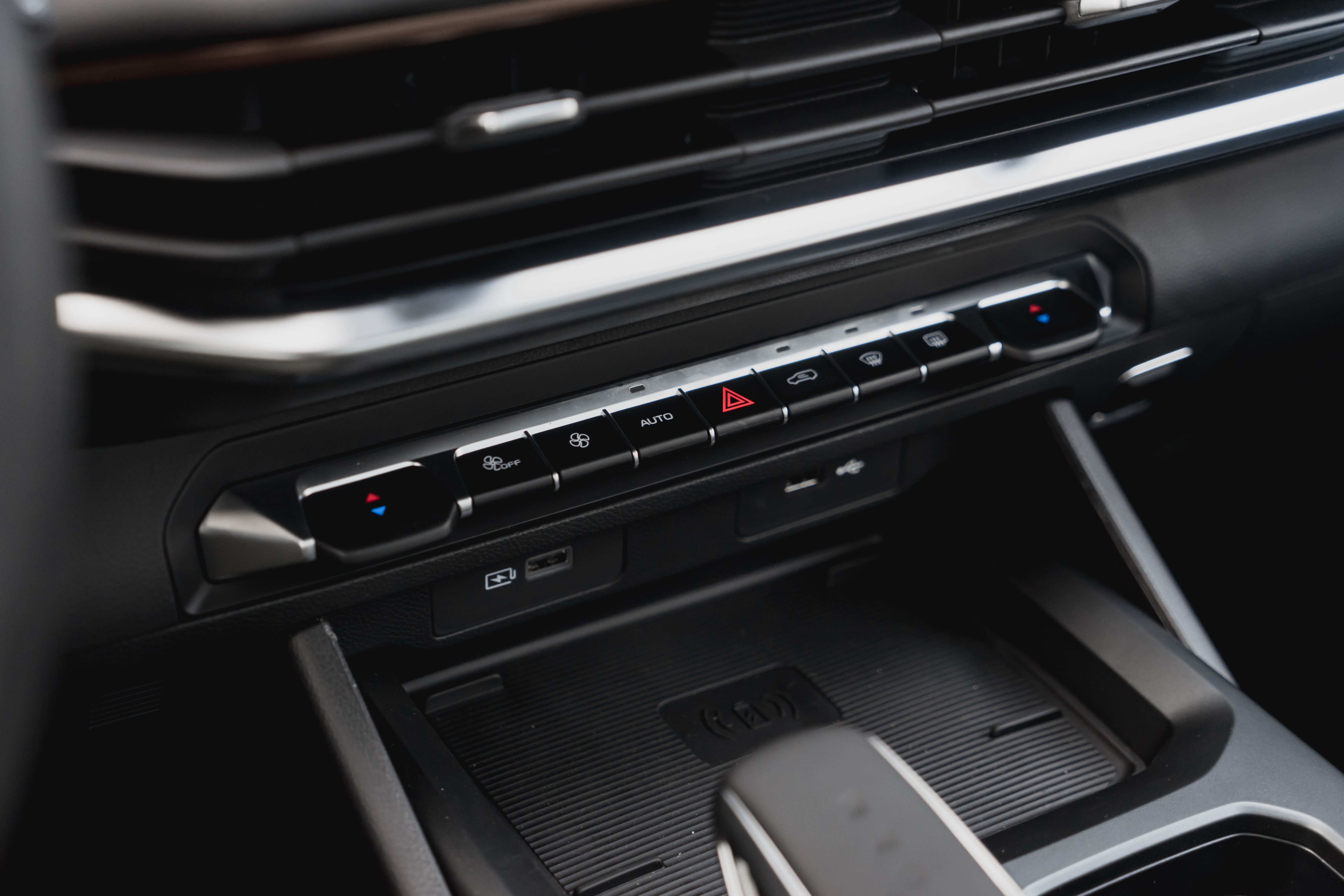 Geely OKAVANGO Flagship