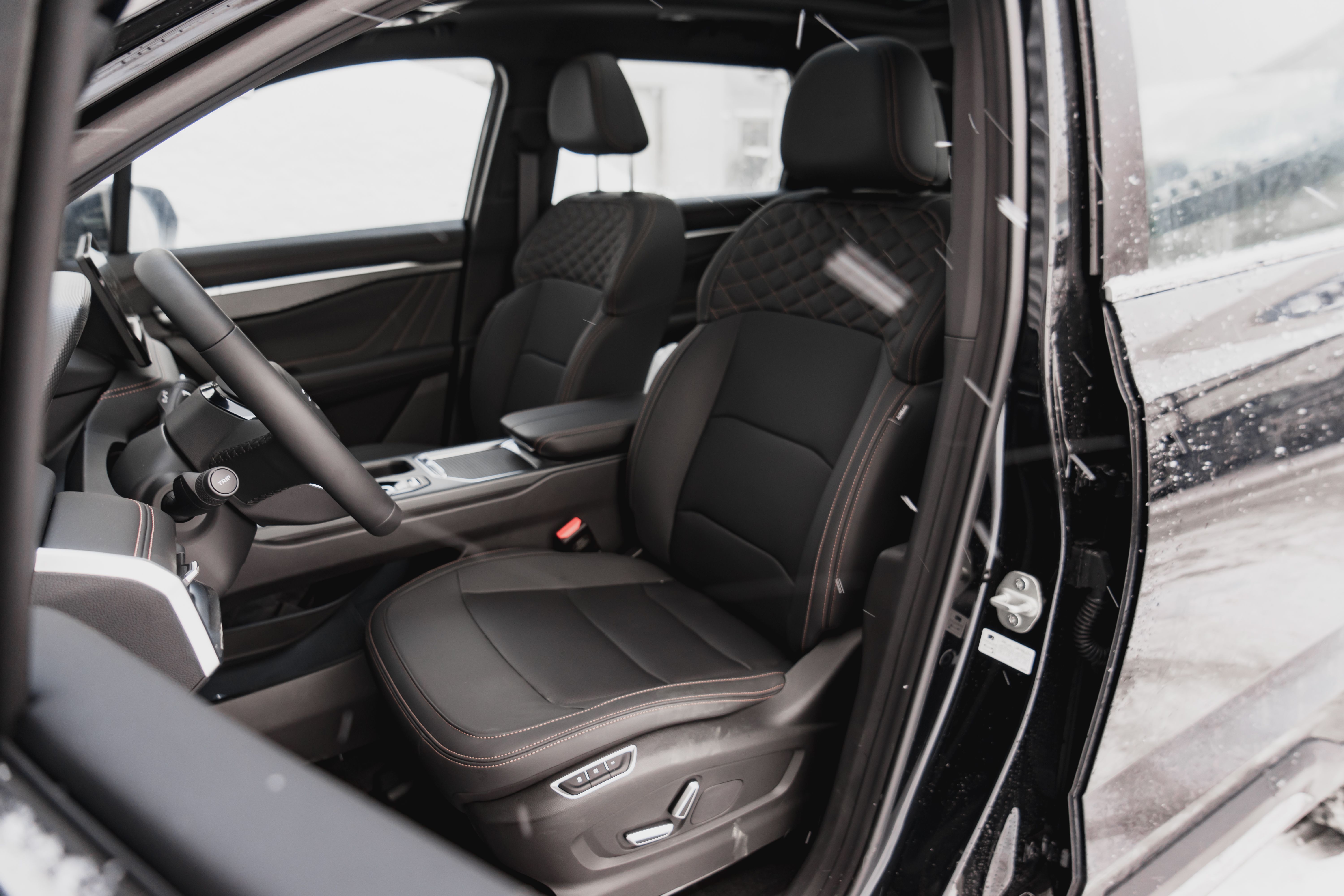 Geely OKAVANGO Flagship