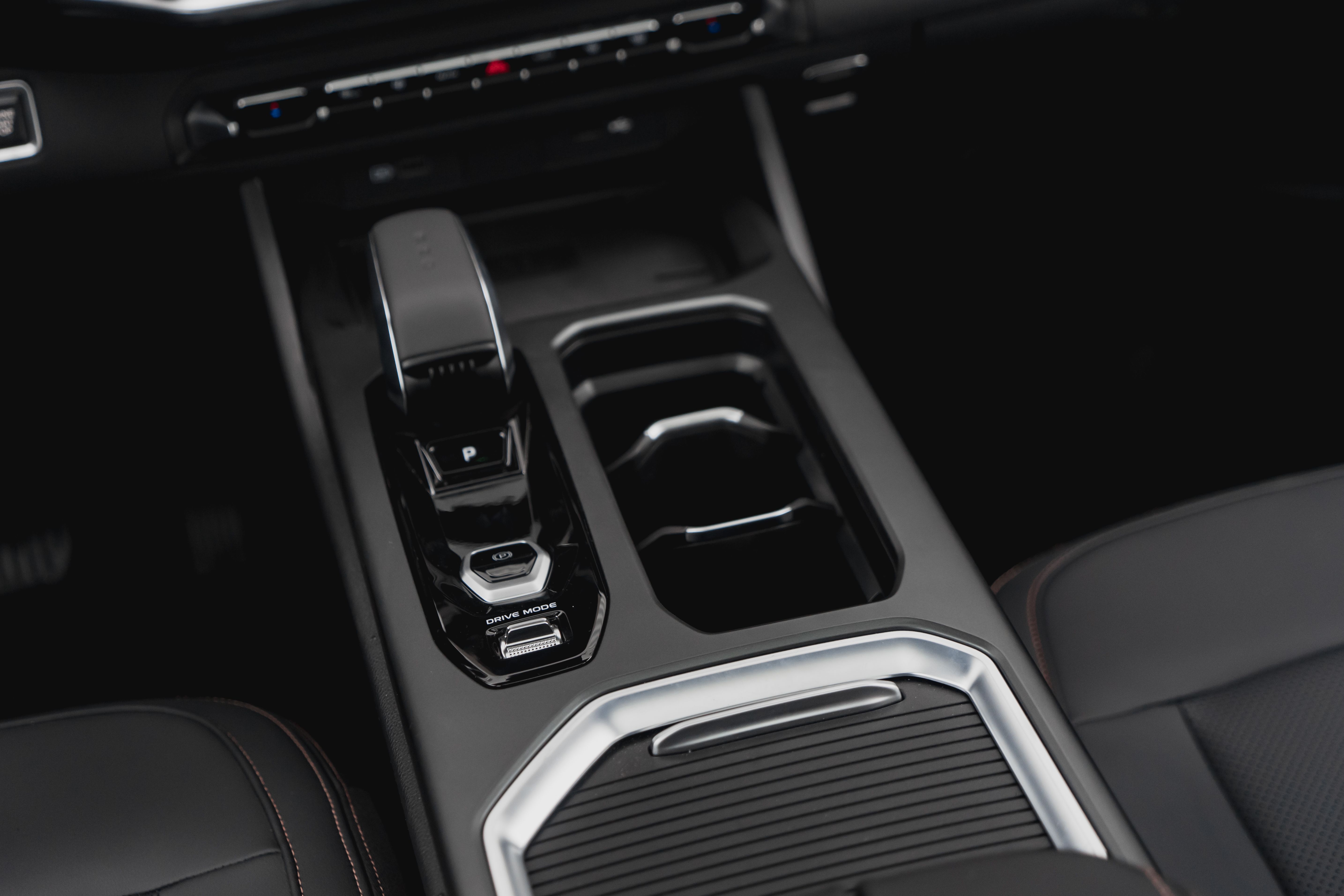 Geely OKAVANGO Flagship