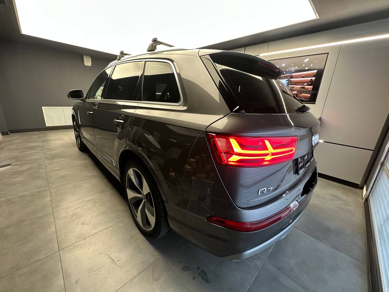 Audi Q7 2018 года, 130 115 км - вид 7