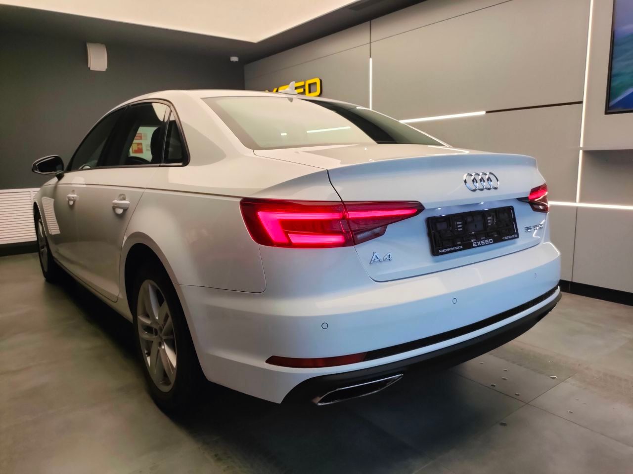 Audi A4 2018 года, 108 481 км - вид 6