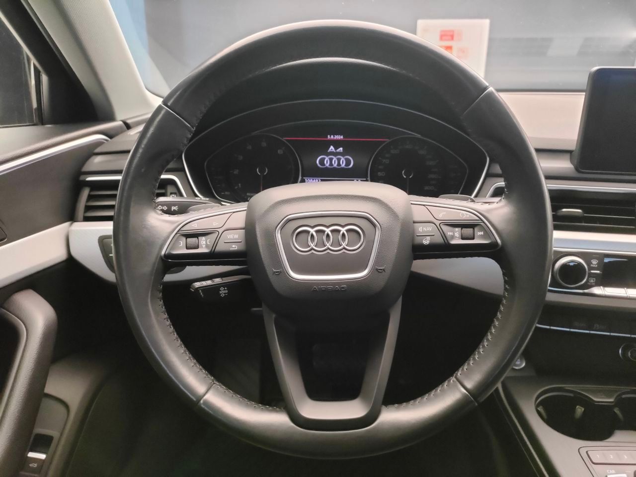 Audi A4 2018 года, 108 481 км - вид 9