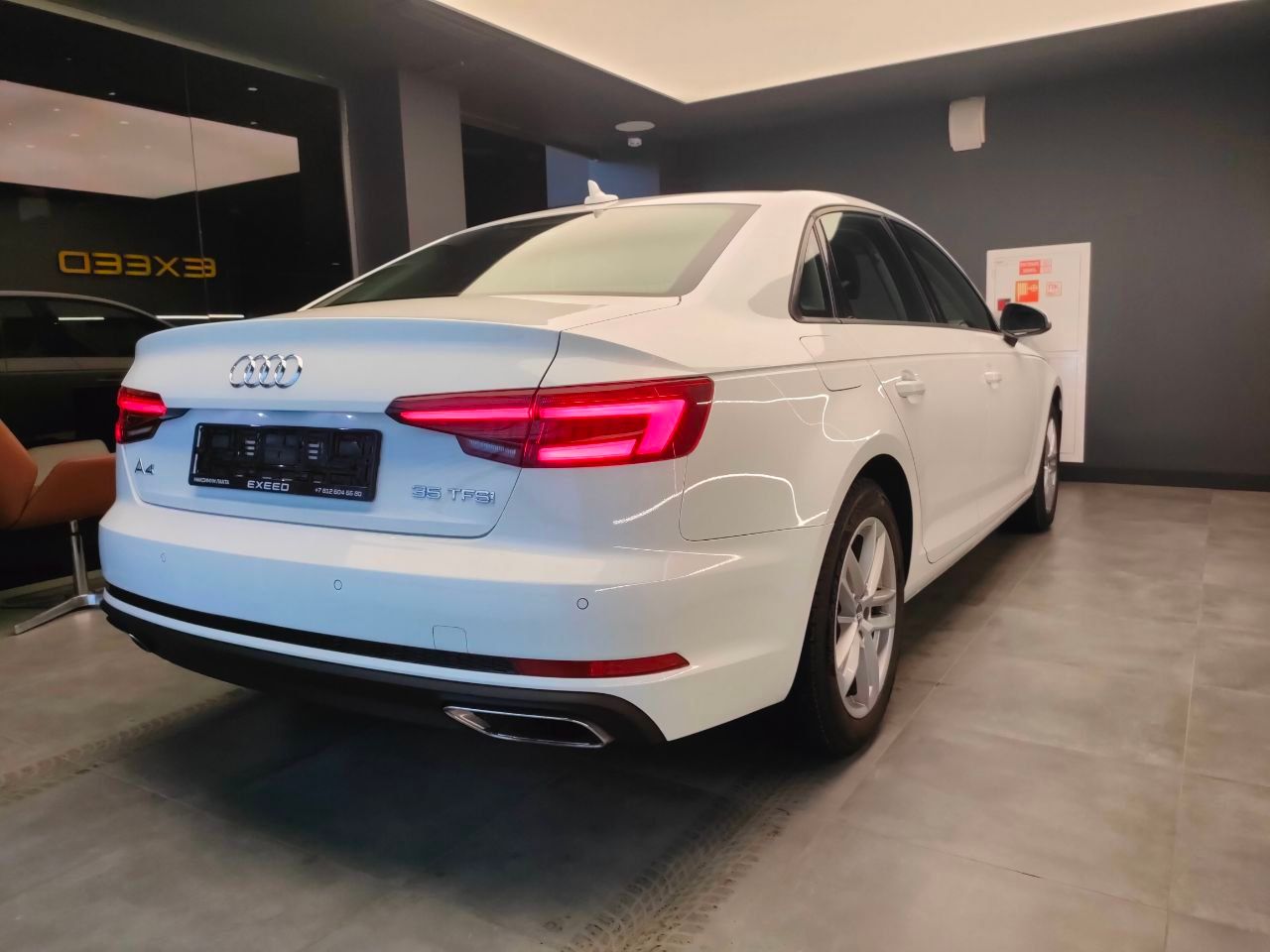 Audi A4 2018 года, 108 481 км - вид 4